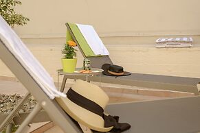 Home with Courtyard in Heart of Old Town