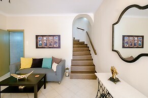 Home with Courtyard in Heart of Old Town