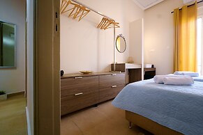 Home with Courtyard in Heart of Old Town