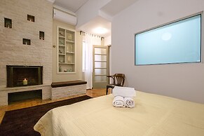 Home with Courtyard in Heart of Old Town