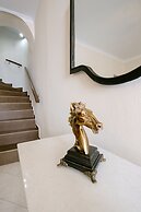 Home with Courtyard in Heart of Old Town