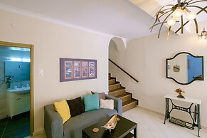 Home with Courtyard in Heart of Old Town