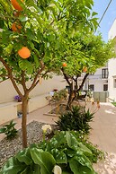 Home with Courtyard in Heart of Old Town