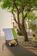 Home with Courtyard in Heart of Old Town