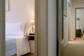 Home with Courtyard in Heart of Old Town