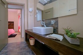 Home with Courtyard in Heart of Old Town