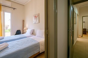 Home with Courtyard in Heart of Old Town