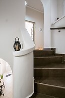 Home with Courtyard in Heart of Old Town