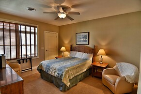 Unit 411a 1 Bd/ 1 Ba Condo 1 Bedroom Condo by RedAwning