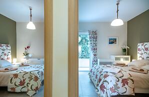 Sirena Tolo Luxury Apartment