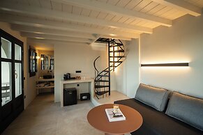 Black Diamond Suites - Adults Only