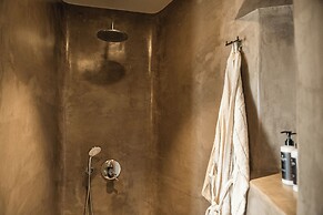 Black Diamond Suites - Adults Only