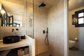 Black Diamond Suites - Adults Only
