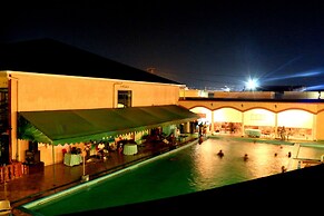 Hotel Hilltop Country Club