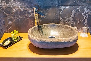 180 South Seaside Hotel