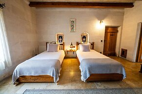 Design Cave Hotel