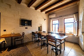 Design Cave Hotel