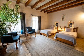 Design Cave Hotel