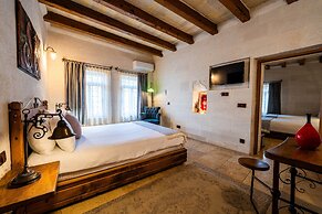 Design Cave Hotel