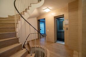 Sunny Penthouse in City Center