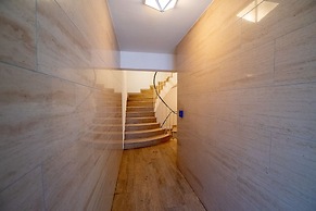 Sunny Penthouse in City Center