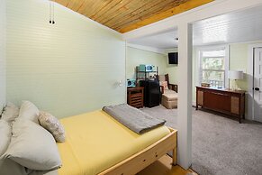 Riverside Inn and Cottages