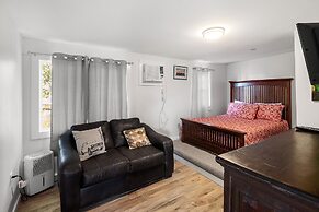 Riverside Inn and Cottages