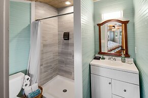 Riverside Inn and Cottages