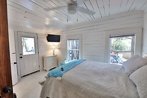 Riverside Inn and Cottages