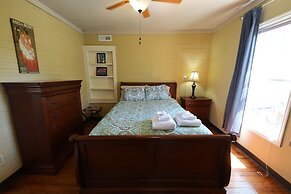 Riverside Inn and Cottages