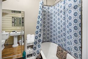 Riverside Inn and Cottages