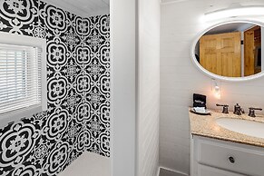 Riverside Inn and Cottages