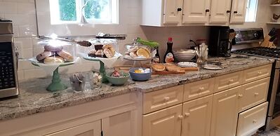 Riverside Inn and Cottages