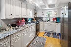 Riverside Inn and Cottages