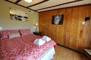 Riverside Inn and Cottages