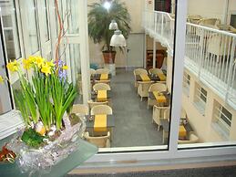 Lindemann Hotel