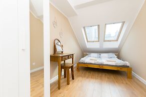 Yellow Apartment Old Town Air Condition