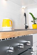 Yellow Apartment Old Town Air Condition