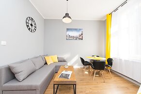 Yellow Apartment Old Town Air Condition