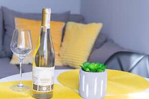 Yellow Apartment Old Town Air Condition