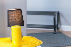 Yellow Apartment Old Town Air Condition