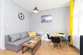 Yellow Apartment Old Town Air Condition