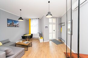 Yellow Apartment Old Town Air Condition