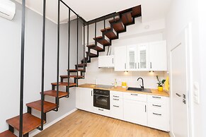 Yellow Apartment Old Town Air Condition