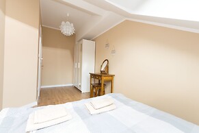 Yellow Apartment Old Town Air Condition