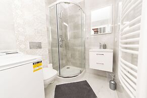 Yellow Apartment Old Town Air Condition