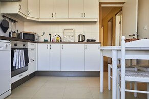 2 Bedroom Apartment Sol de Linda-a-Velha