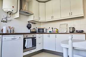 2 Bedroom Apartment Sol de Linda-a-Velha