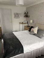 Basingstoke En Suite Room in Garden Annex