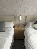 Basingstoke En Suite Room in Garden Annex